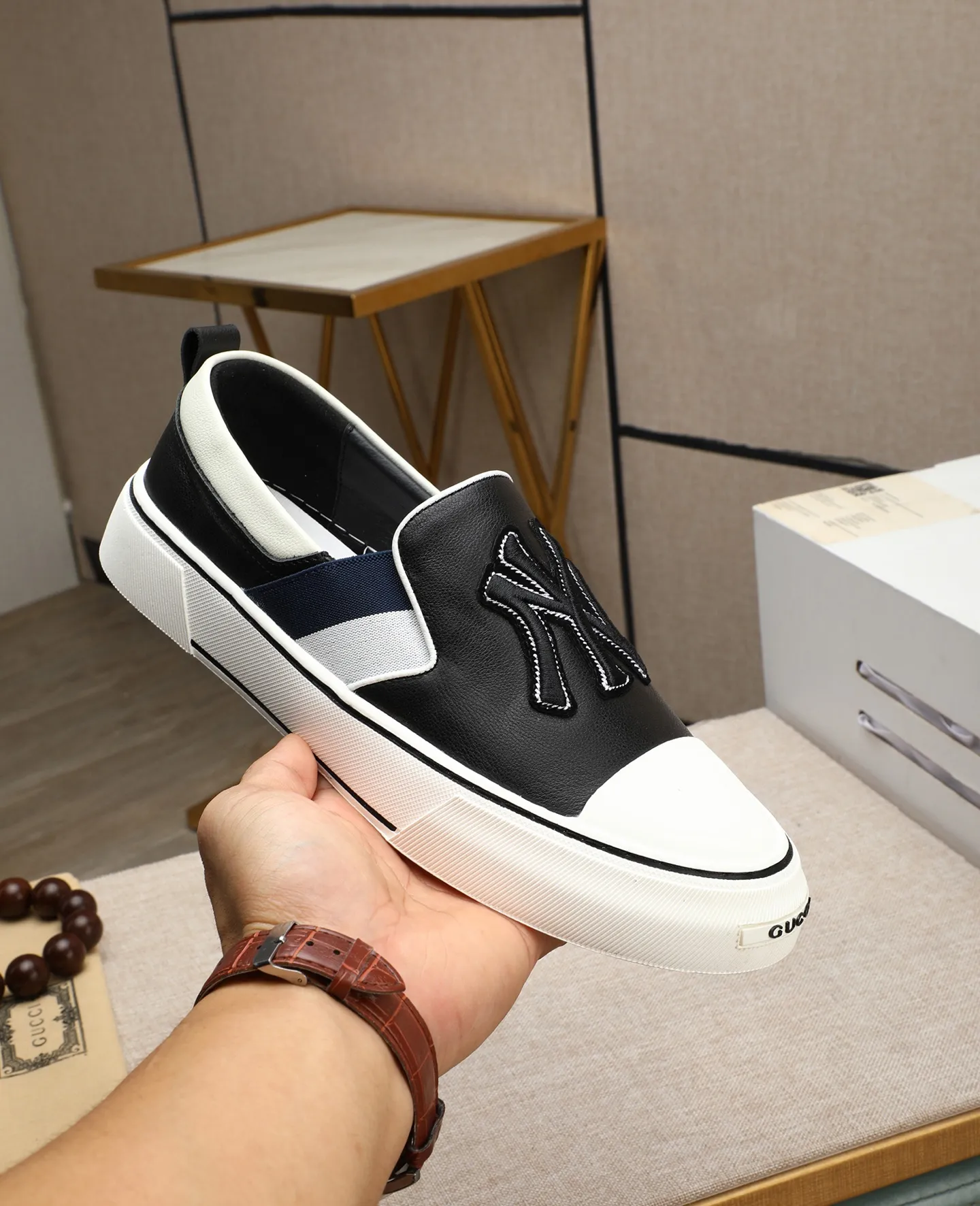 Men's shoes 💰460 GUCCI🔍🔍The latest models are on sale at the same time at the counter. Original calfskin imported from Italy, genuine leather lining, (high-end, extravagant, and classy) with exquisite workmanship. Soles: Original soles specially provided by the original factory. ⚠Exclusive double-layer movable molded soles are super comfortable⚠. Photos of the real thing🎬The real thing is even better🔍🔍"High quality·Follow the order" Code number 38-44